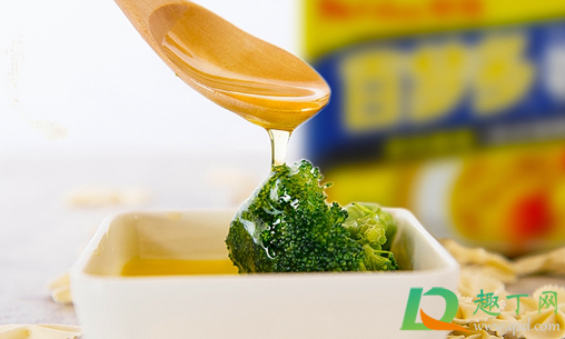 咖喱渍洗了变红怎么办(咖喱污渍变红)