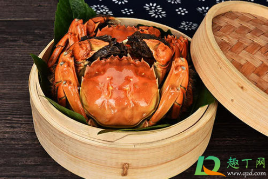 电饭煲蒸螃蟹要放水吗(螃蟹放电饭锅里直接煮好还是蒸好?)