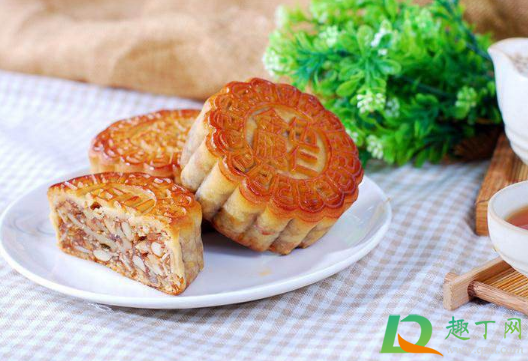 月饼放了一年没打盒还能吃吗(月饼没吃完可以放几天)