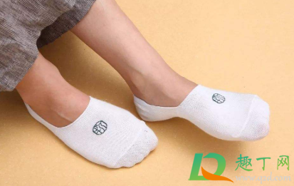 袜子滑到脚底怎么解决(脚在袜子里打滑怎么办)