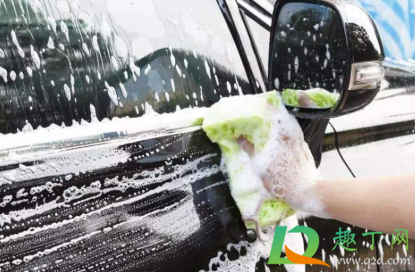 车身上面的水渍怎么清除(车内水渍怎么清除) 车身上面的水渍怎么清除(车内水渍怎么清除)