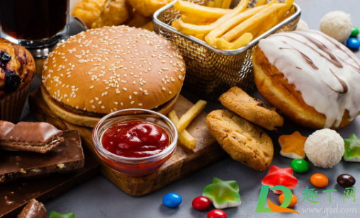 减肥是要吃碳水还是不吃碳(减肥吃碳水好还是不吃碳水好)