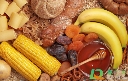 减肥是要吃碳水还是不吃碳(减肥吃碳水好还是不吃碳水好)