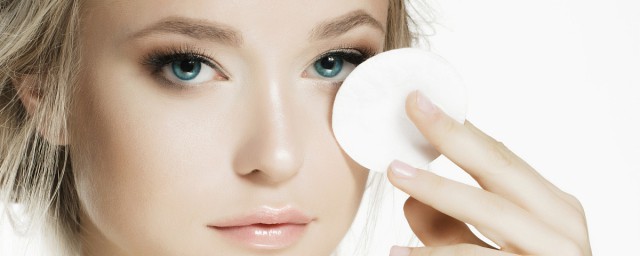 爽肤水搭配乳液效果最好(爽肤水和保湿乳液)