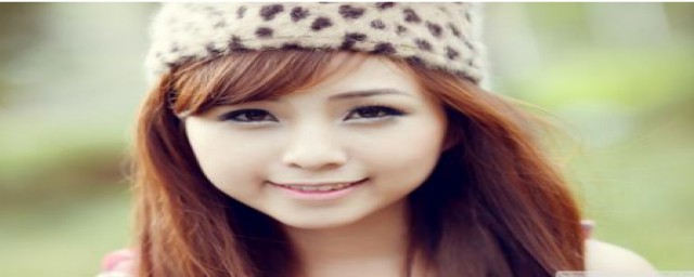 额头窄下巴尖颧骨高剪什么刘海及发型(额头窄下巴宽的发型)