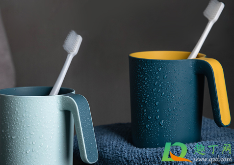 带牙套吃饭后要立即刷牙吗(带牙套吃完饭要立刻刷牙吗) 带牙套吃饭后要立即刷牙吗(带牙套吃完饭要立刻刷牙吗)