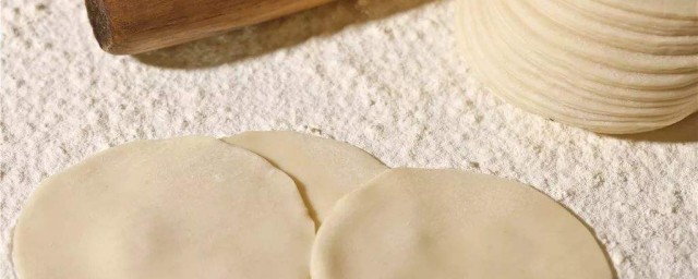 用不完的饺子皮该怎么处理?(没吃完的饺子皮怎么处理)