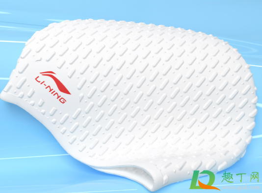 泳帽里面黑色的脏东西是什么(泳帽上面一层白色物质怎么清理) 泳帽里面黑色的脏东西是什么(泳帽上面一层白色物质怎么清理)