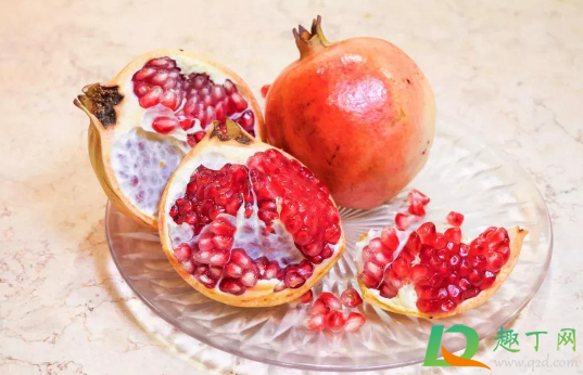 石榴皮红了籽不红为什么(软籽石榴为什么有的红有,有的又不红)