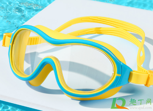 游泳镜里面的油能不能洗掉(游泳眼镜里面的油)
