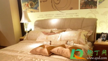 床头爆皮了有什么好办法(皮革床头爆皮了怎么办)