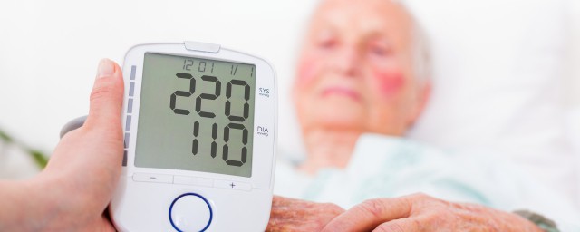 想让血压降下来这些禁忌不要碰(这样才能把血压降了)