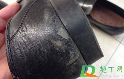 皮鞋后跟掉皮如何修理(鞋后跟掉皮怎么修复)