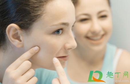 挤痘痘造成颅内感染几率大吗(挤痘痘很容易颅内感染吗)