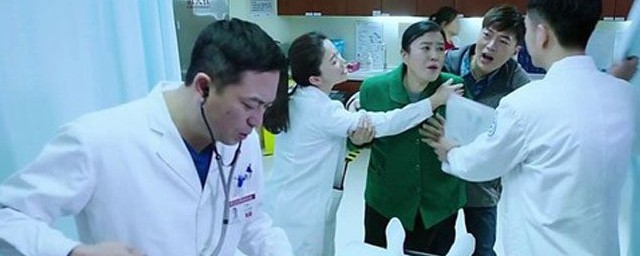 接诊肠穿孔孕妇在急诊科医生哪一集里(急诊科医生腹腔出血是哪一集)