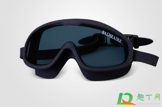 游泳镜里面的油能不能洗掉(游泳眼镜里面的油)