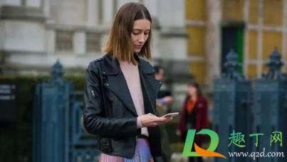 皮衣硬了怎么回软(皮衣硬化了怎么变软)