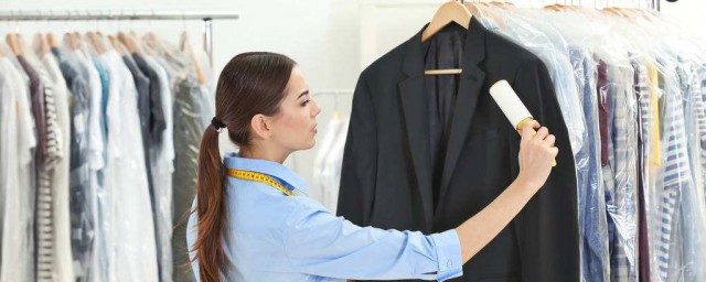 衣服进行干洗的原理及其坏处(干洗店洗衣服的原理是什么)