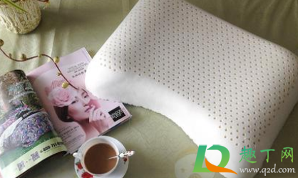 枕头有潮味怎么去除(枕头的味道怎么去除)