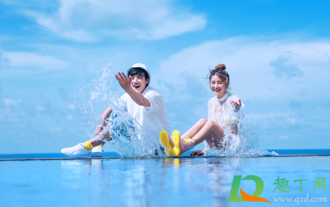 海边拍婚纱照被海浪卷走是真的吗(拍婚纱照掉海里)