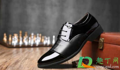 皮鞋后跟掉皮如何修理(鞋后跟掉皮怎么修复)