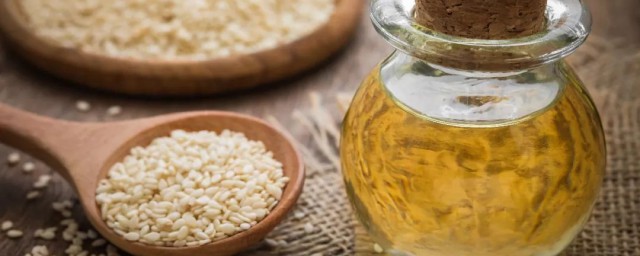 为婴儿添加辅食的时候需要注意什么(婴儿应如何添加辅食)