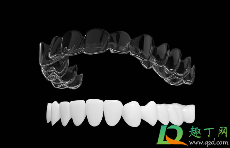 带牙套一边疼一边不疼可以吃饭吗(戴牙套什么时候可以吃饭 不痛了)