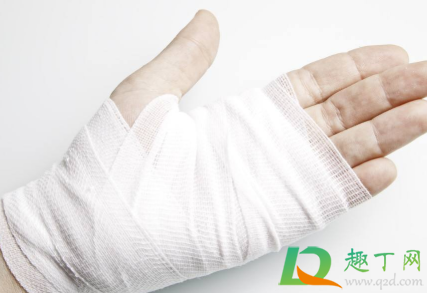 摔倒破皮伤口流脓了怎么办(摔伤破皮有脓怎么办)