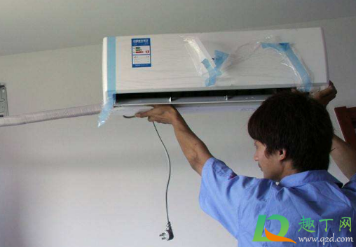 为什么会从空调传出烟味(空调吹出一股烟味)