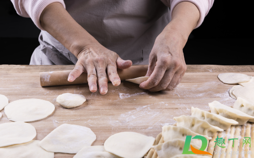 饺子皮怎么和面(饺子皮怎么和面配方)