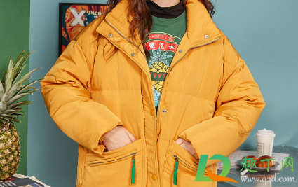 羽绒服摸着软的好还是硬的好(羽绒服软和硬哪个好) 羽绒服摸着软的好还是硬的好(羽绒服软和硬哪个好)