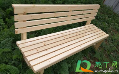 木椅子漆掉了怎么办(白色椅子掉漆怎么解决)