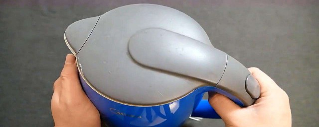 电热水壶通电但不加热怎么回事？(热水壶只通电不加热什么问题)