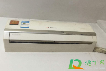 挂机空调出风口滴水怎么回事(挂式空调出风口滴水是什么原因怎么处理)