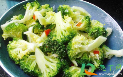 西兰花放黄怎样变绿(西兰花怎么放不会变黄)