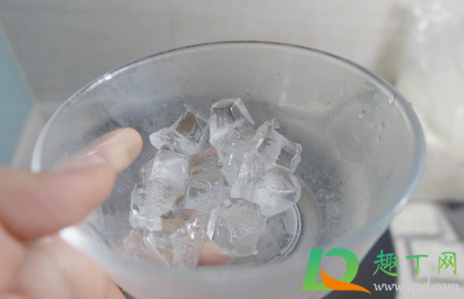 冰块退烧有用吗(低烧能用冰块退烧吗)