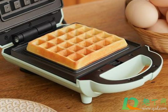 三明治机预热要加油吗(三明治机预热要盖起来吗)