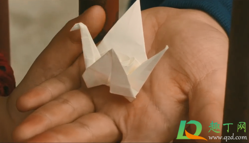 在劫难逃玫瑰千纸鹤是怎么叠的(在劫难逃里面的千纸鹤怎么画)