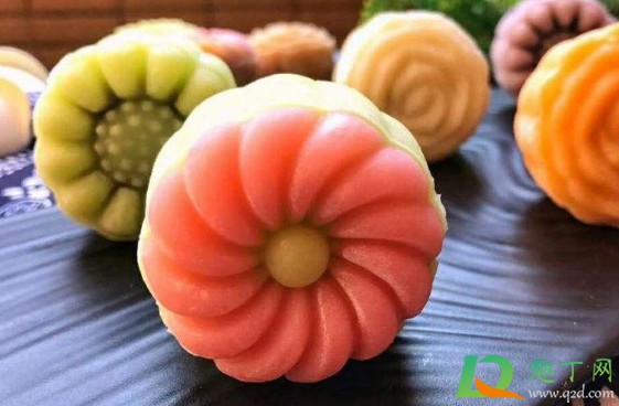 冰皮月饼常温放了10小时还能吃吗(冰皮月饼放冰箱可以放多久) 冰皮月饼常温放了10小时还能吃吗(冰皮月饼放冰箱可以放多久)