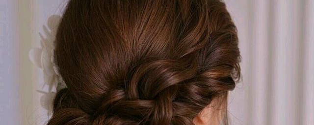 如何短发新娘盘发教程 魅力新娘子必备