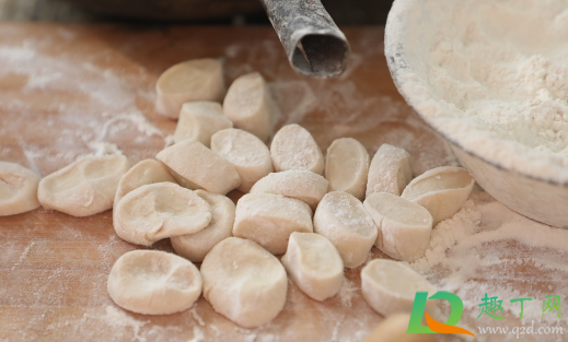 饺子皮怎么和面(饺子皮怎么和面配方)