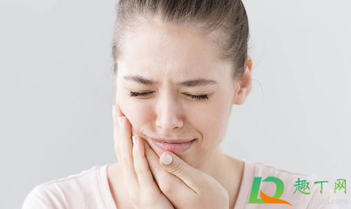 带牙套一年了门牙一直咬不动(带牙套后牙咬不上) 带牙套一年了门牙一直咬不动(带牙套后牙咬不上)