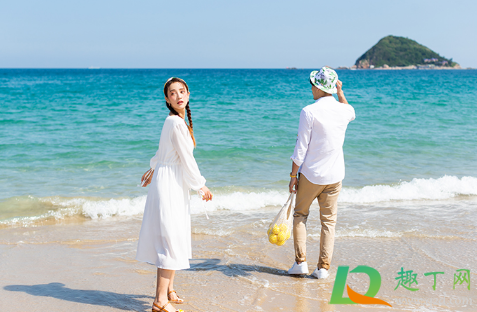 海边拍婚纱照被海浪卷走是真的吗(拍婚纱照掉海里)