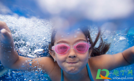 游泳带泳镜比较紧会近视吗(游泳戴近视泳镜好吗) 游泳带泳镜比较紧会近视吗(游泳戴近视泳镜好吗)