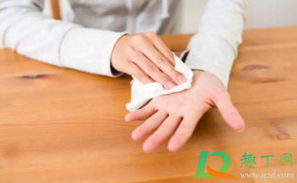 手心出汗是怎么回事(手心一直出汗什么原因)