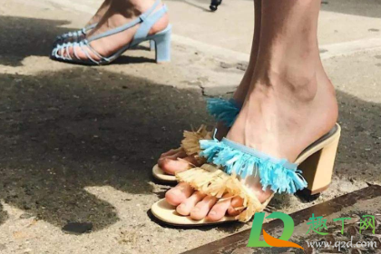 脚底板疼是怎么回事(人的脚后跟疼是什么原因怎么办)