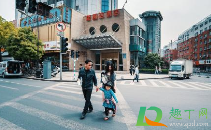 脚底板疼是怎么回事(人的脚后跟疼是什么原因怎么办)