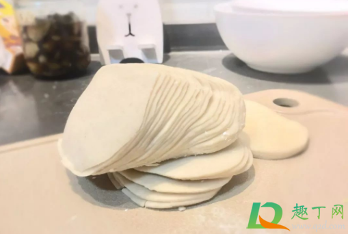 买的饺子皮可以第二天再用吗(饺子皮过了一晚还可以用吗?)