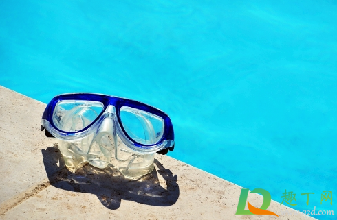 泳镜起雾的原因是什么(游泳的时候泳镜为什么总起雾)