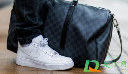 鞋子里面长霉斑怎么洗掉(鞋子上面的霉斑怎么洗掉)